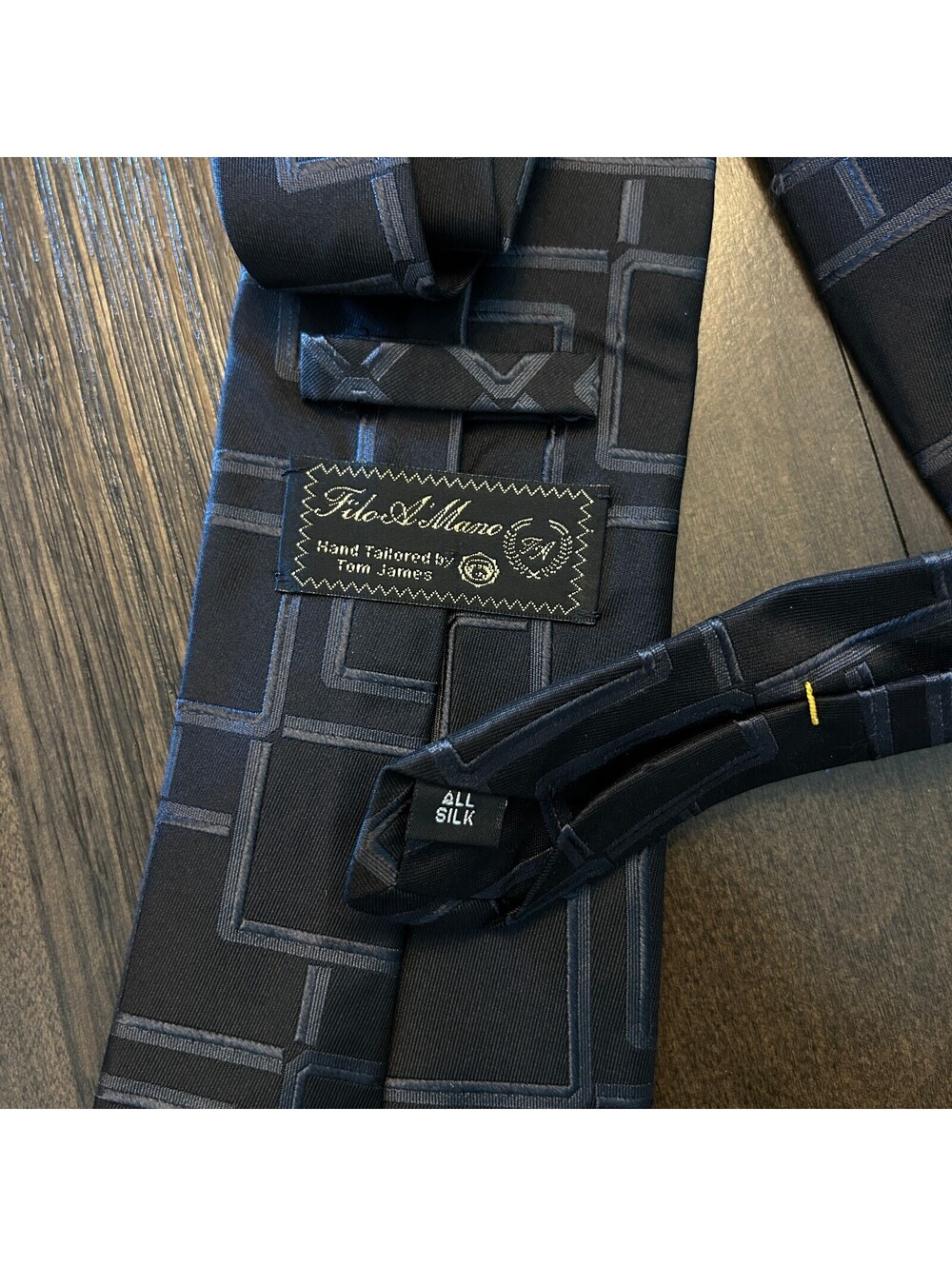Vintage Filo A' Mano by Tom James 100% Silk Geometric Tie Black Navy Made In USA - Picture 2 of 4